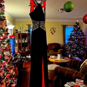 Prom season is here… wear this beautiful dress and turn heads!